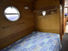 CLOUD 9 ~ 40ft cruiser stern with 2+2 berths