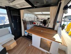 2018 Sealine C330