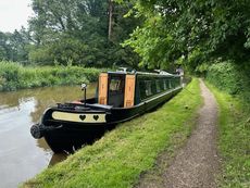 Stunning 57' Narrowboat (refitted)