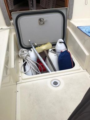 Large hatch under cockpit floor as no inboard engine