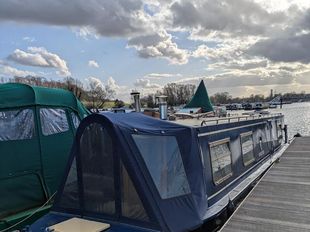 Narrow Escape. 37' Cruiser Stern - Available with mooring