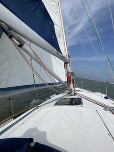 Beautifully maintained Dufour 32 Classic wheel steering shoal draft
