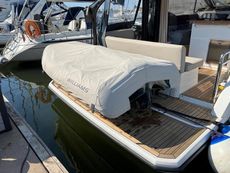 2018 Sealine C330
