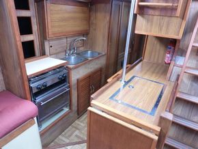Moody 39cc Centre Cockpit - Galley