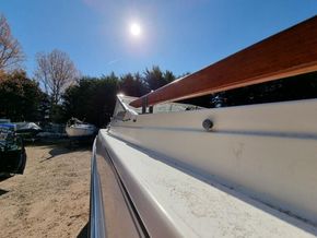 Sunseeker 235 Offshore  - Side Deck