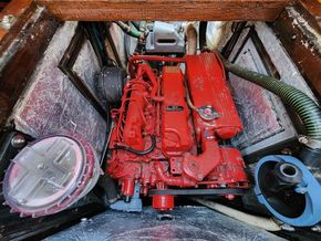 Super Sovereign 35  - Engine