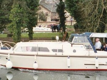 RLM Bahama 31' Motor Cruiser soft top