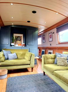 Contemporary 2 bed widebeam live aboard