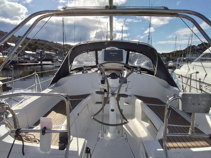 Hunter Legend 38 2007 bilge keel Perfect