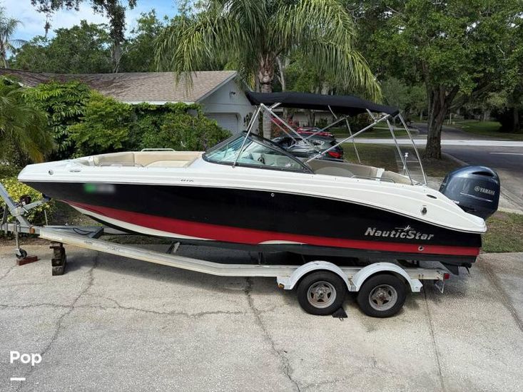 2016 NauticStar 223 DC Sport Deck
