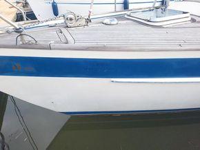 Hallberg Rassy 352  - Hull Close Up
