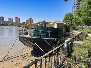 Unique Houseboat Exclusive Thames Mooring  - Stern