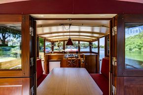 spacious wheelhouse with all round visibility