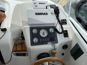 Beneteau Antares 7 Inboard diesel engine - low hours - Helm
