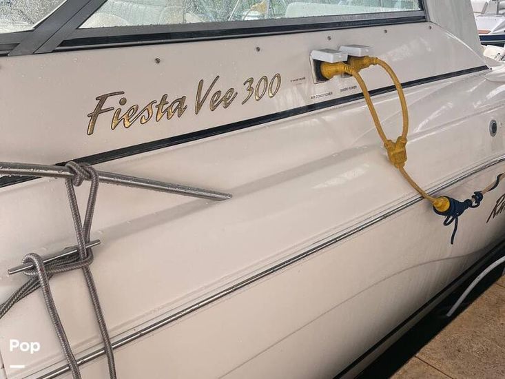 2005 Rinker fiesta vee 300