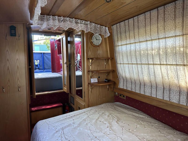 Bedroom Aft Doors Open