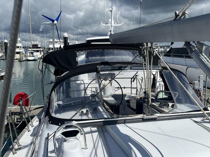 Exceptional condition Beneteau Oceanis 423 - Two Cabins