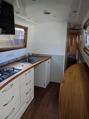 Perfect city liveaboard-completely new top end fit out! Must be seen