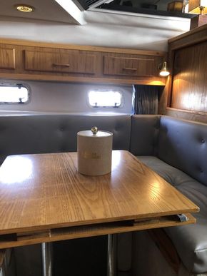 Table / double berth