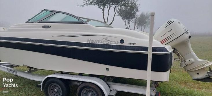 2005 Nauticstar 210 sport deck