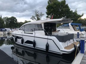 2017 Sealine C330 4