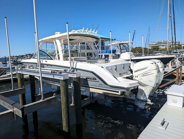 2016 Boston Whaler vantage 32