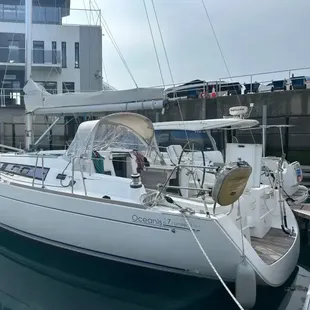 2011 Beneteau Oceanis 37