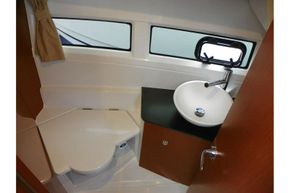 Jeanneau Merry Fisher 895 - toilet compartment
