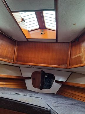Fore-cabin skylight