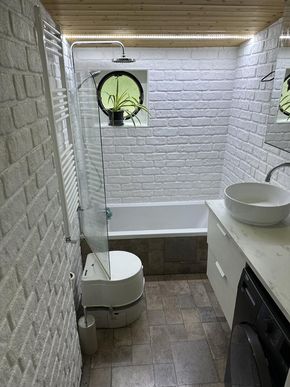 Soak, relax, refresh with a bath on board.