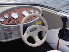 Bayliner 195 Classic Runabout Helm