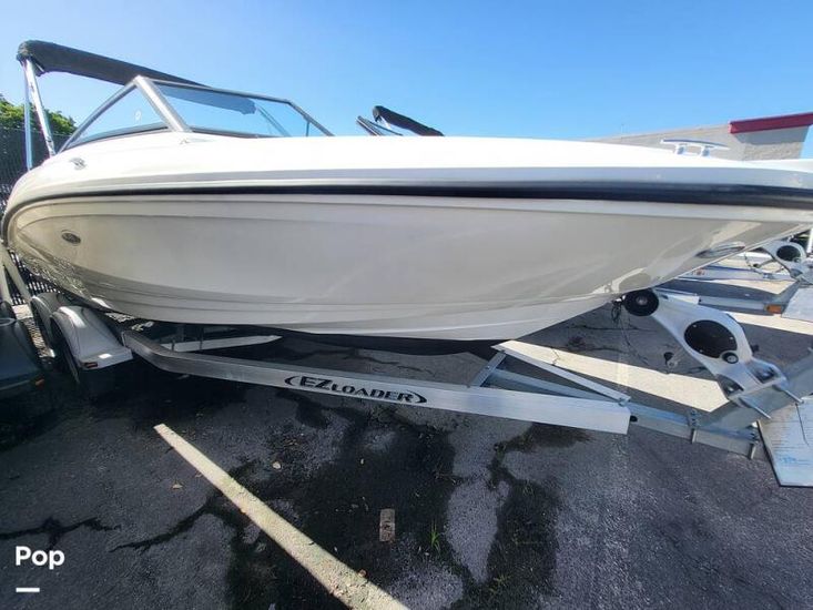 2020 Sea Ray 210 spx