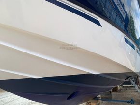Fairline Targa 44 Open top - Hull Close Up