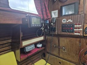Nasa AIS receiver, Raymarine VHF fixed radio
