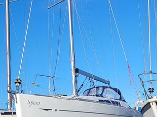 Jeanneau Sun Odyssey 33i lifting keel.