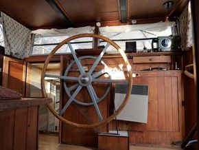Barge Live aboard Valid Certificate until 08/2028 - Helm