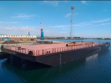 Barge - Flattop Barge For Charter
