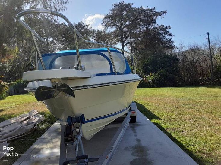 1988 Pursuit 2400