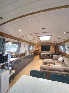2019 70ft x 12ft6&rsquo;&rsquo; Widebeam built by Collingwood &lsquo;&rsquo;Bumblebee&rsquo;&rsquo;