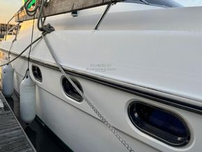 Fairline Targa 34  - Hull Close Up