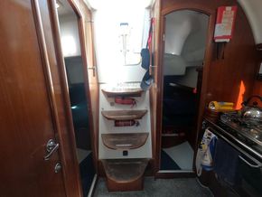 Beneteau Oceanis 343 Clipper - Companionway