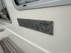 2000 Hardy Marine 32 Commander
