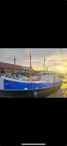 "Tommy Lee" – Liveaboard Houseboat