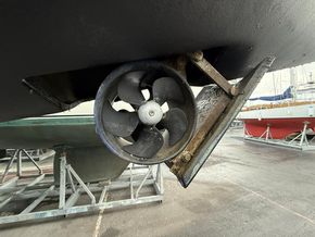 Bow thruster deployed