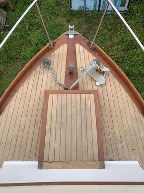Fore deck after varnishing 22/23