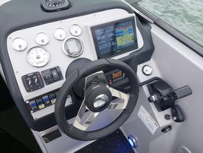 Rinker Fiesta Vee 266  - Helm