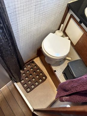 Heads teak shower grate 