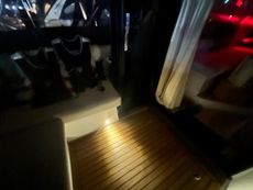 2018 Sealine C330