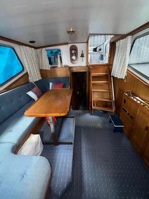 Saloon Facing Aft