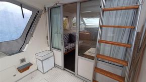 Princess 33  - Companionway